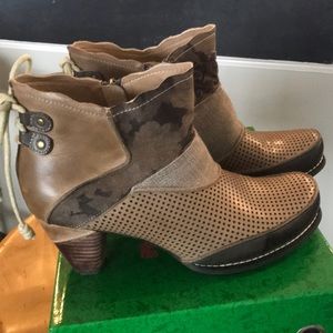 Elite Rags Boutique Women’s Shoe Size 9